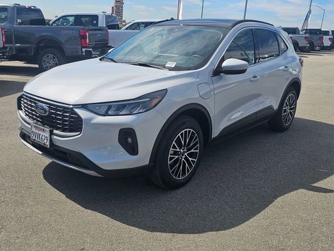 Used 2025 Ford Escape SE image 3