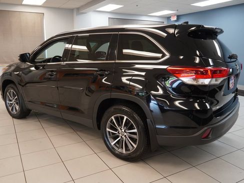 Used 2019 Toyota Highlander XLE AWD/4WD image 8