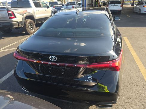 Used 2019 Toyota Avalon XLE w/ Moonroof Package image 6