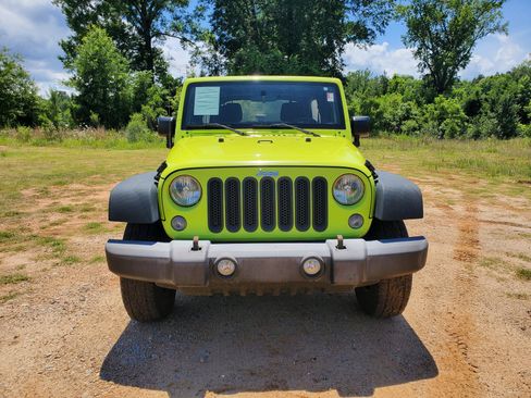 Used 2016 Jeep Wrangler Unlimited Sport w/ Connectivity Group AWD/4WD image 17
