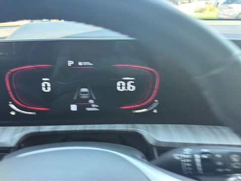 Used 2024 Kia Telluride EX w/ EX Captain's Chair Package FWD image 28