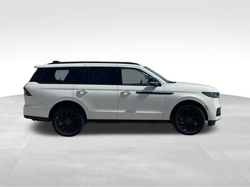 New 2026 Lincoln Navigator Reserve w/ Jet Appearance Package AWD/4WD image 6