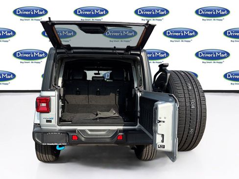 Used 2023 Jeep Wrangler Unlimited Sahara w/ Cold Weather Group AWD/4WD image 26