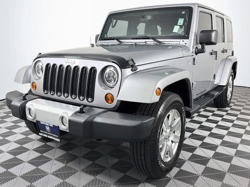Used 2013 Jeep Wrangler Unlimited Sahara w/ Dual Top Group AWD/4WD image 5