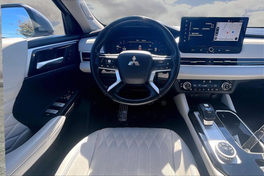 Used 2025 Mitsubishi Outlander SEL FWD image 8