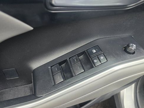 Used 2021 Toyota Highlander XLE AWD/4WD image 17
