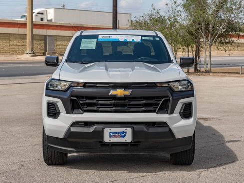 Used 2023 Chevrolet Colorado LT RWD image 2
