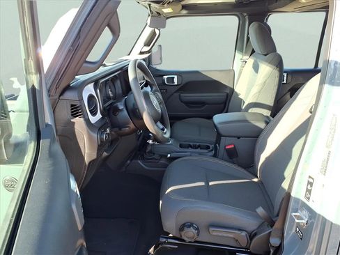 New 2026 Jeep Gladiator Sport image 17