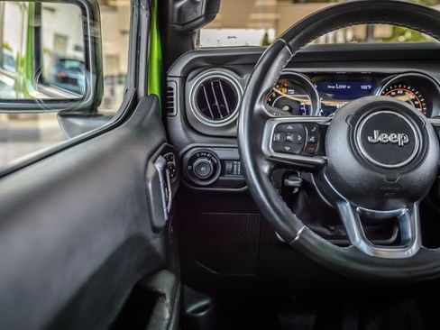Used 2019 Jeep Wrangler Unlimited Sahara AWD/4WD image 29