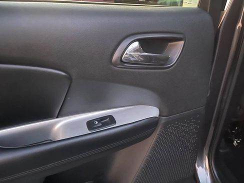 Used 2020 Dodge Journey SE w/ SE Popular Equipment Group FWD image 23