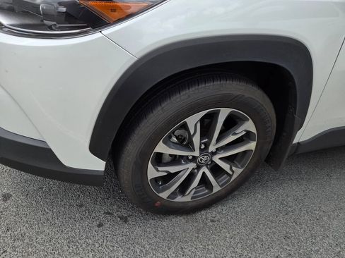 Certified 2023 Toyota Corolla Cross XLE FWD image 4