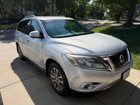 Used 2015 Nissan Pathfinder SL w/ SL Premium Package FWD image 3