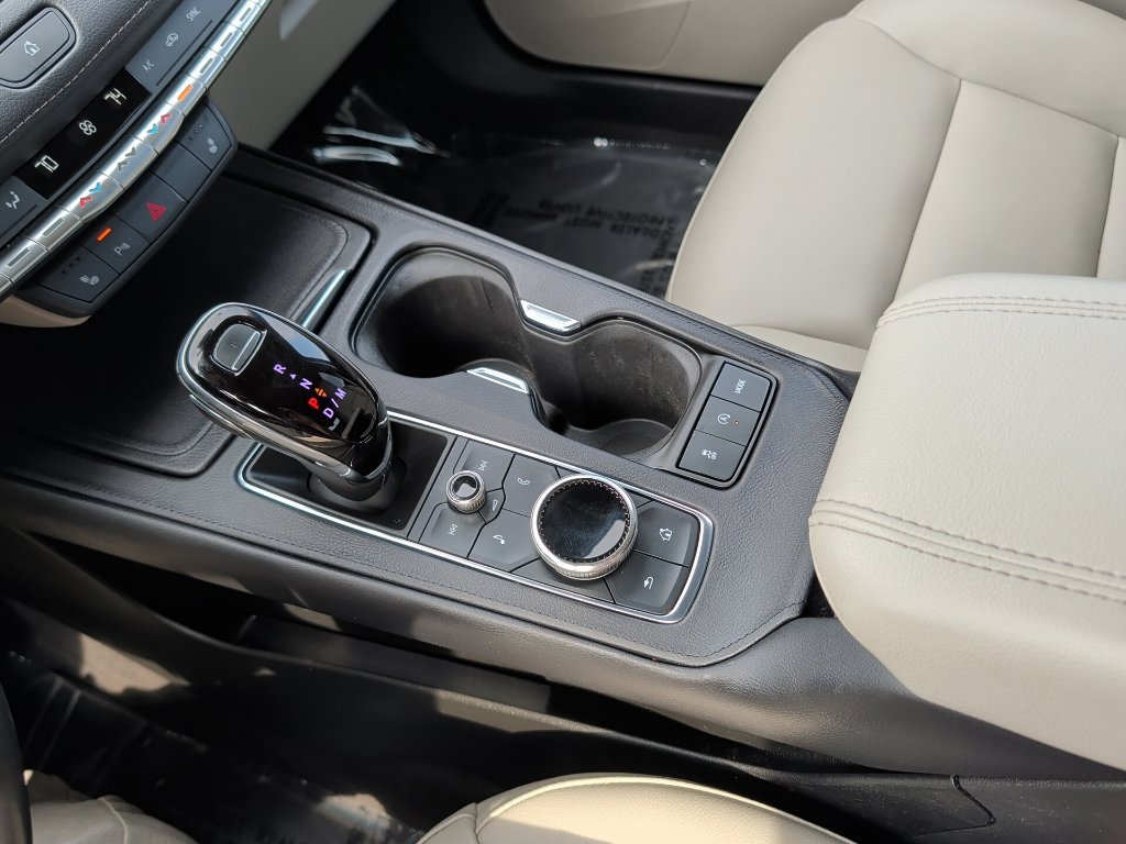Used 2023 Cadillac XT4 Luxury w/ Cold Weather Package FWD image 24