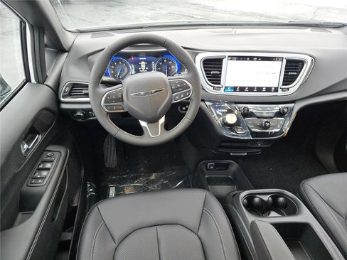 New 2026 Chrysler Voyager LX image 21