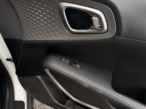 Used 2023 Kia Soul LX image 24