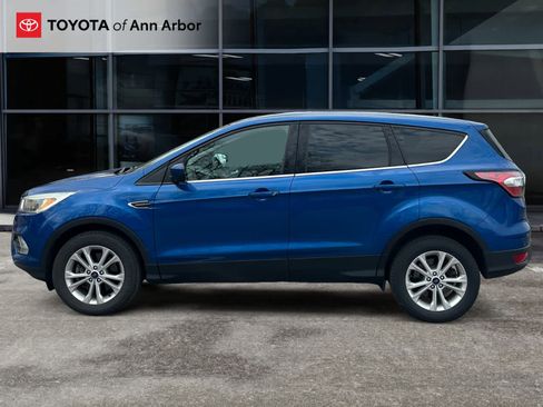 Used 2017 Ford Escape SE image 3
