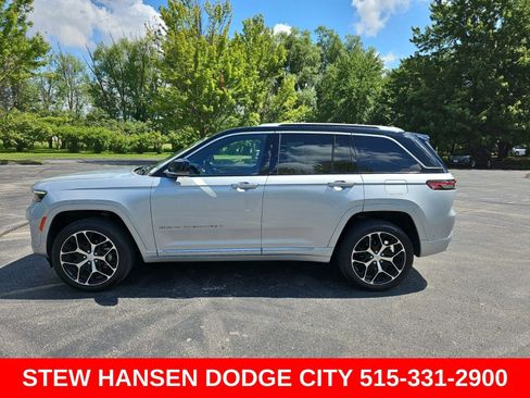 Used 2022 Jeep Grand Cherokee Summit AWD/4WD image 1
