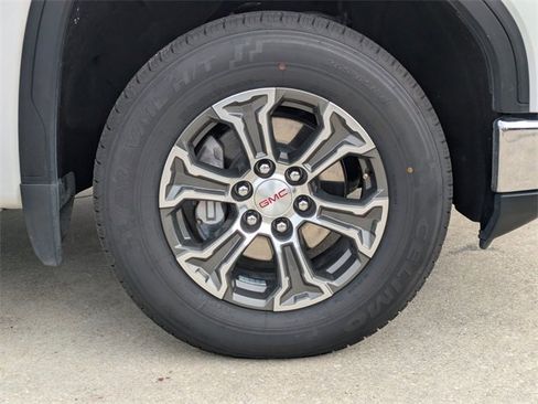 Used 2024 GMC Sierra 1500 SLT image 11
