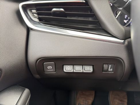 Used 2024 Buick Enclave Avenir w/ Avenir Technology Package image 17