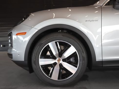 New 2026 Porsche Cayenne E-Hybrid image 12