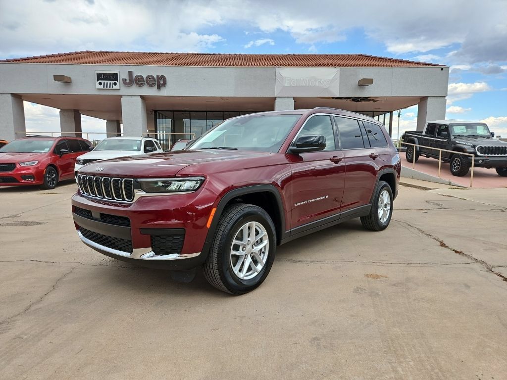 Used 2025 Jeep Grand Cherokee L Laredo w/ Trailer Tow Package AWD/4WD image 1