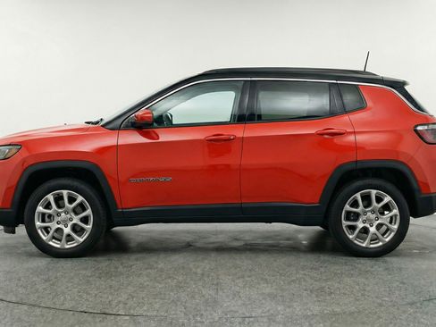 Used 2025 Jeep Compass Limited image 4