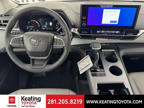 New 2026 Toyota Sienna XLE image 8