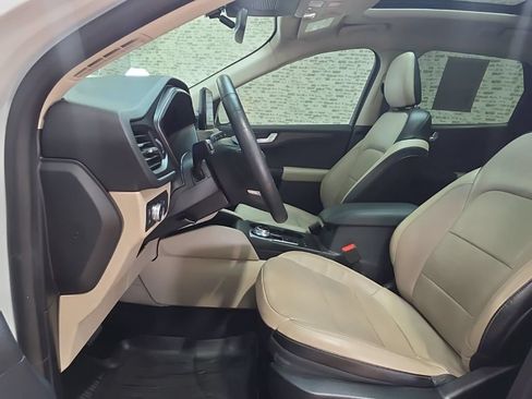 Used 2020 Ford Escape Titanium w/ Titanium Premium Package 2.0 FWD image 24
