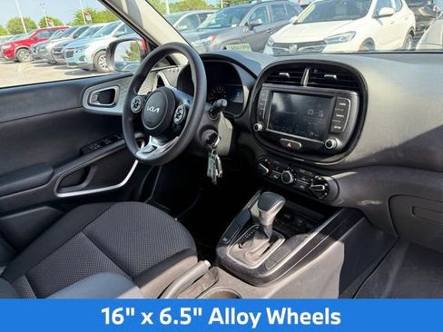 Used 2022 Kia Soul LX w/ Technology Package FWD image 12