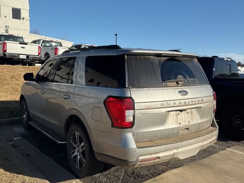 Used 2022 Ford Expedition XLT image 4