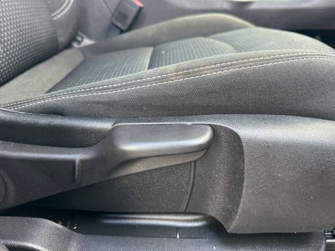 Used 2024 GMC Terrain SLE w/ Driver Convenience Package image 22