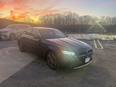 Used 2021 Mercedes-Benz E 350 4MATIC Sedan image 4