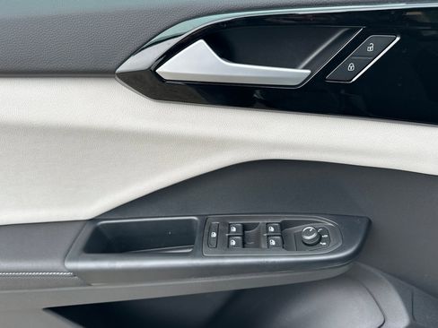 New 2026 Volkswagen Taos S image 11