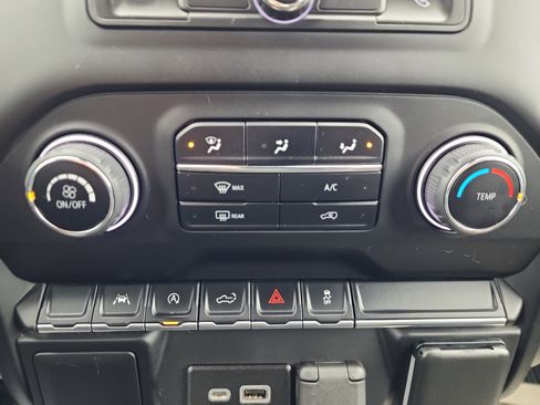 Used 2023 Chevrolet Silverado 1500 Custom image 15