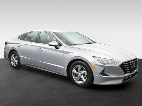 Certified 2023 Hyundai Sonata SE w/ Cargo Package FWD image 6