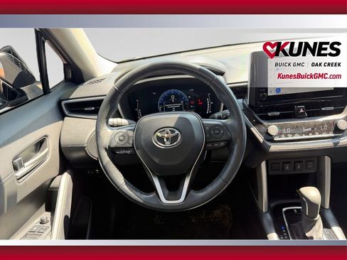 Used 2023 Toyota Corolla Cross XLE w/ Convenience Package AWD/4WD image 15