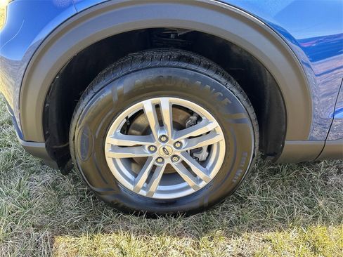 Used 2023 Ford Explorer XLT w/ Equipment Group 202A image 10