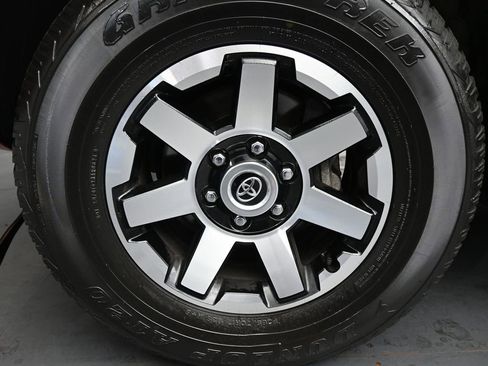 Used 2024 Toyota 4Runner TRD Off-Road Premium AWD/4WD image 10