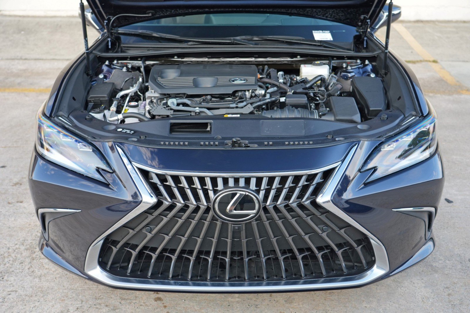 Used 2024 Lexus ES 300h Ultra Luxury w/ Accessory Package (Z2) FWD image 8
