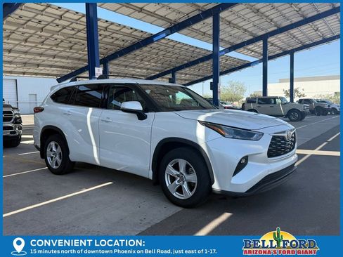Used 2022 Toyota Highlander LE AWD/4WD image 5