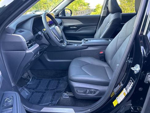 Certified 2026 Toyota Grand Highlander AWD image 17