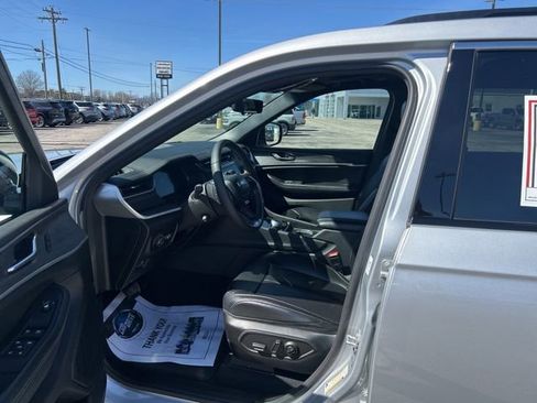 Used 2024 Jeep Grand Cherokee L Limited w/ Luxury Tech Group II image 14