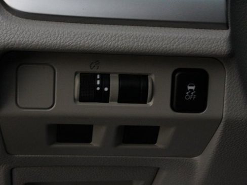 Used 2018 Subaru Forester 2.5i Premium w/ All-Weather Package image 17