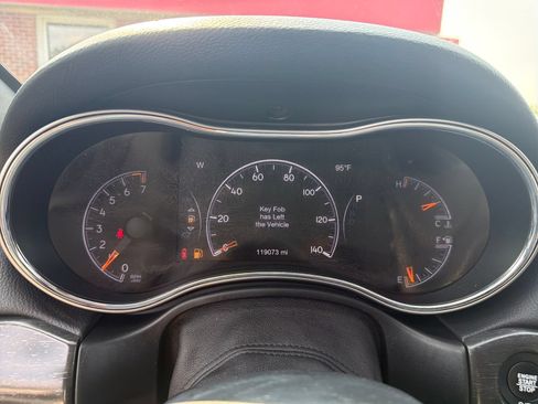 Used 2018 Jeep Grand Cherokee Altitude AWD/4WD image 16