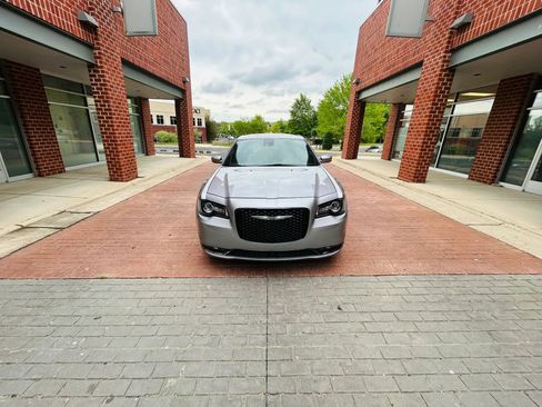 Used 2018 Chrysler 300 S w/ Safetytec Plus Group RWD image 2