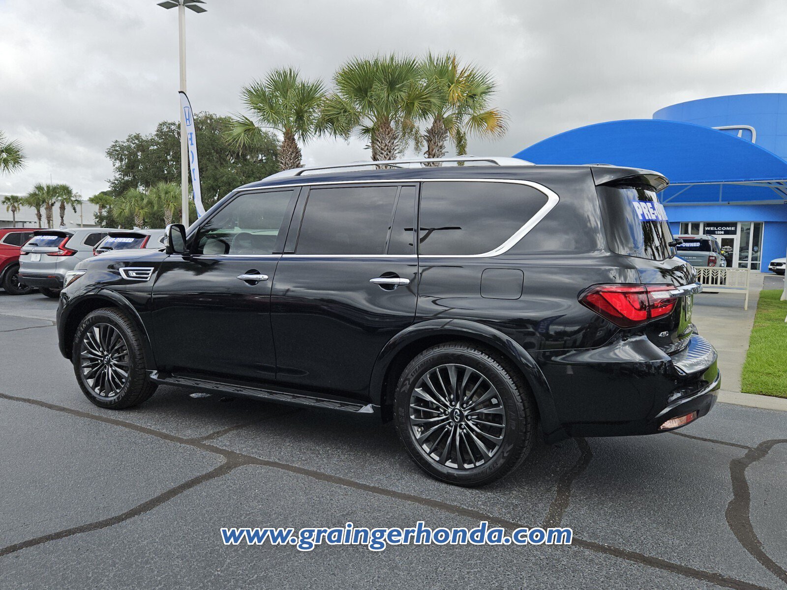 Used 2022 INFINITI QX80 Sensory w/ Cargo Package AWD/4WD image 3