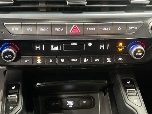 Used 2022 Kia Telluride EX w/ EX Premium Package image 16