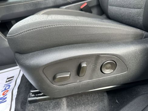 Used 2025 GMC Acadia Elevation image 12