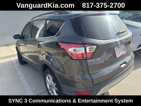 Used 2018 Ford Escape SE w/ SE Sync 3 Package AWD/4WD image 4