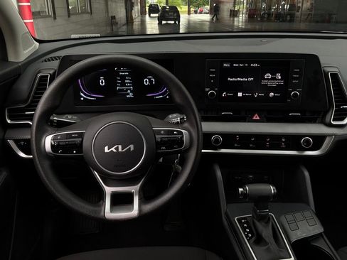 Used 2025 Kia Sportage LX image 13